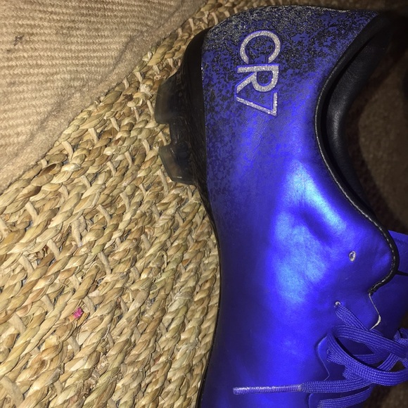 This shoe is CR7 it’s from Cristiano Ronaldo - Picture 4 of 5